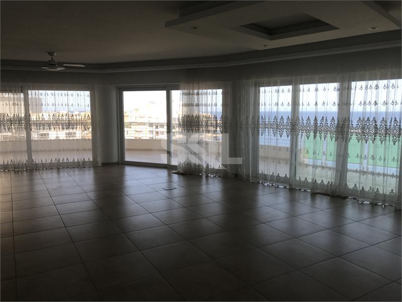 Apartment in Fort Cambridge For Sale