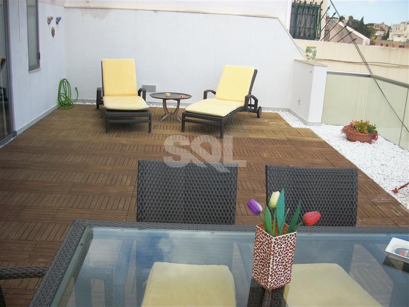 Penthouse in Ta' L-Ibrag To Rent