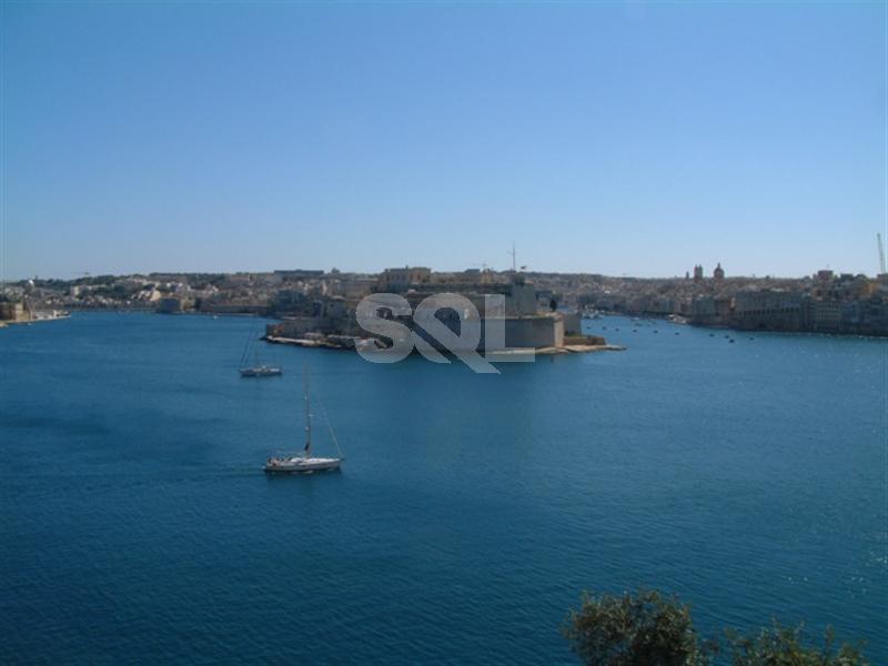 Retail/Catering in Valletta To Rent